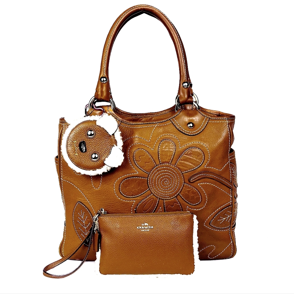 COLLECTOR'S COACH/LTD ED BLEECKER DUFFLE TOTE, TEDDY COIN POCKET AND WRISTLET